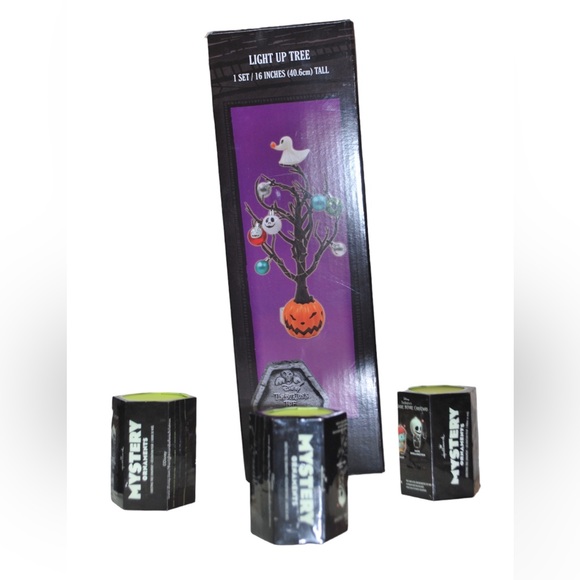 New Disney The Nightmare Before Christmas Tree with 3 Blind Mystery Ornaments - Picture 2 of 10